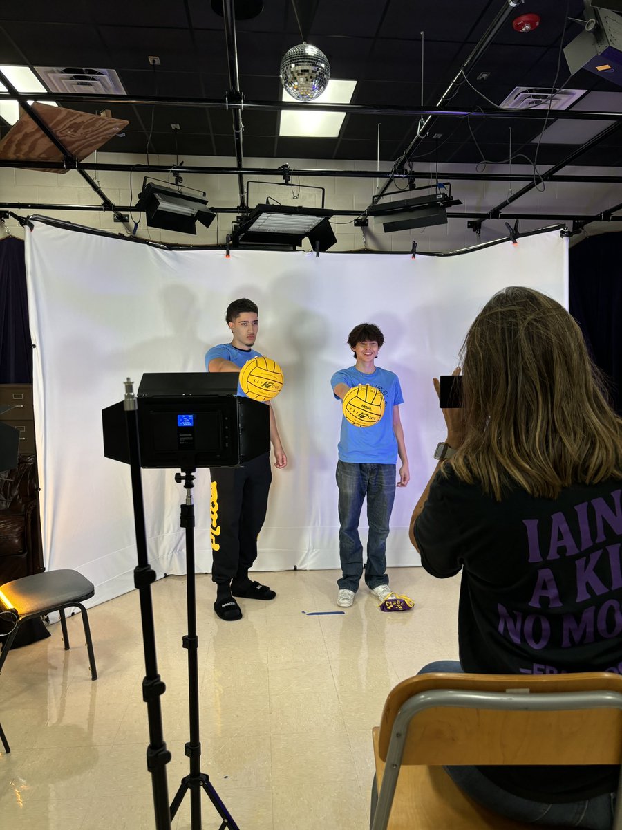JVHS_aquatics's tweet image. A huge shoutout to Mrs. Newberry and @thevillbt for helping us with our media day! Additional thanks to @JVTVNews for allowing us to use their awesome studio! #ItTakesAVillage 

We can’t wait for the pictures! 🙂‍↕️