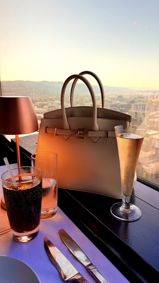 ChrisMH91's tweet image. Portland City Grill 34th Birthday 08/12/2025 #fyp #chrismh91 #chrishutchinson #birthday #portlandcitygrill @portlandcity