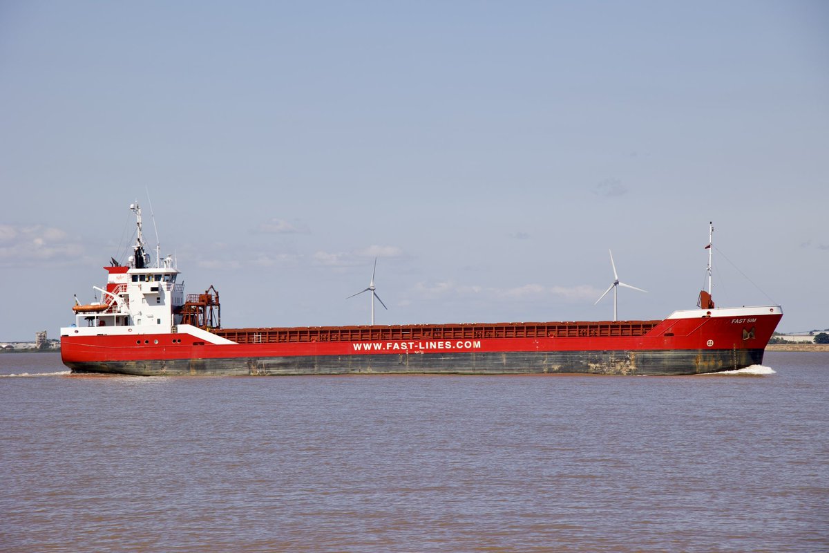 slevi57's tweet photo. FAST SIM IMO 9356517 Passing Chowder Ness Barton upon Humber 15/08/25 https://t.co/ZZR8MVShR2