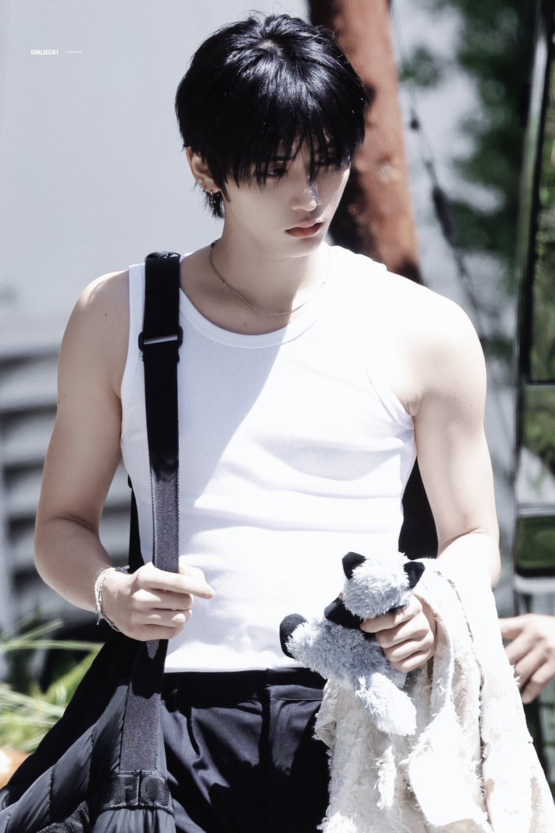 donfmin's tweet image. Oppa mau jalan-jalan dulu ya. (Ngabarin)