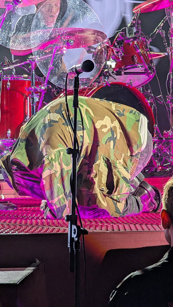 gerard loafing girl youre So endearing❤️