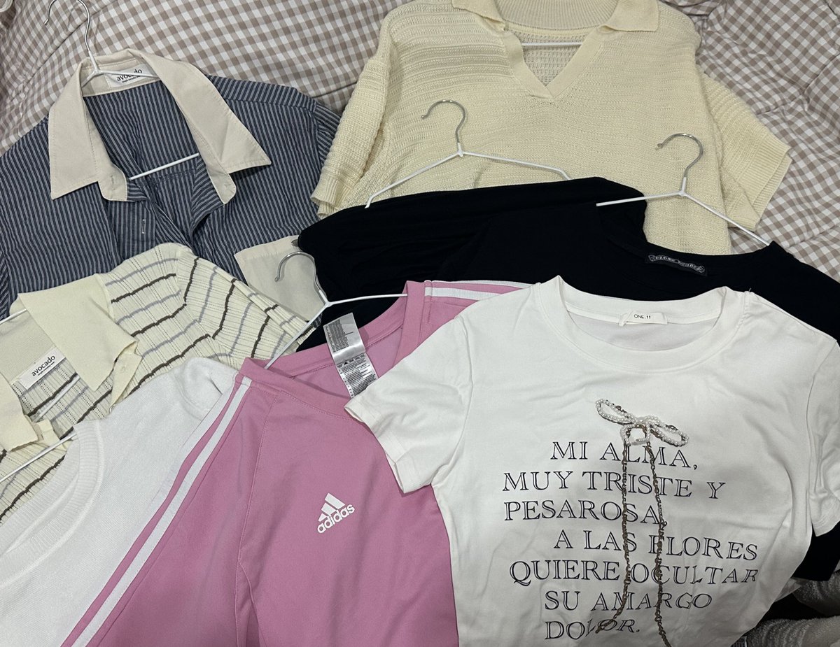 usedbysaymay's tweet photo. โล๊ะตู้ค่าาาา<333😋 
รอบนี้ราคาดีมากก ปักรอเลยพี่ๆ🤌🏻🛒✨
เสื้อ, กระเป๋าราคาเริ่มต��น 50 บาท เท่านั้นน!!
ค่าส่ง 30 (+10) มุงด่วนนนนน🛍️💥💨
#ส่งต่อ #ส่งต่อเสื้อผ้า #ส่งต่อเสื้อผ้ามือ2 #ส่งต่อกระเป๋า #ส่งต่อเสื้อผ้ามือสองสภาพดี #โล๊ะตู้ #โล๊ะตู้เสื้อผ้า https://t.co/Xf6xcIy7bd