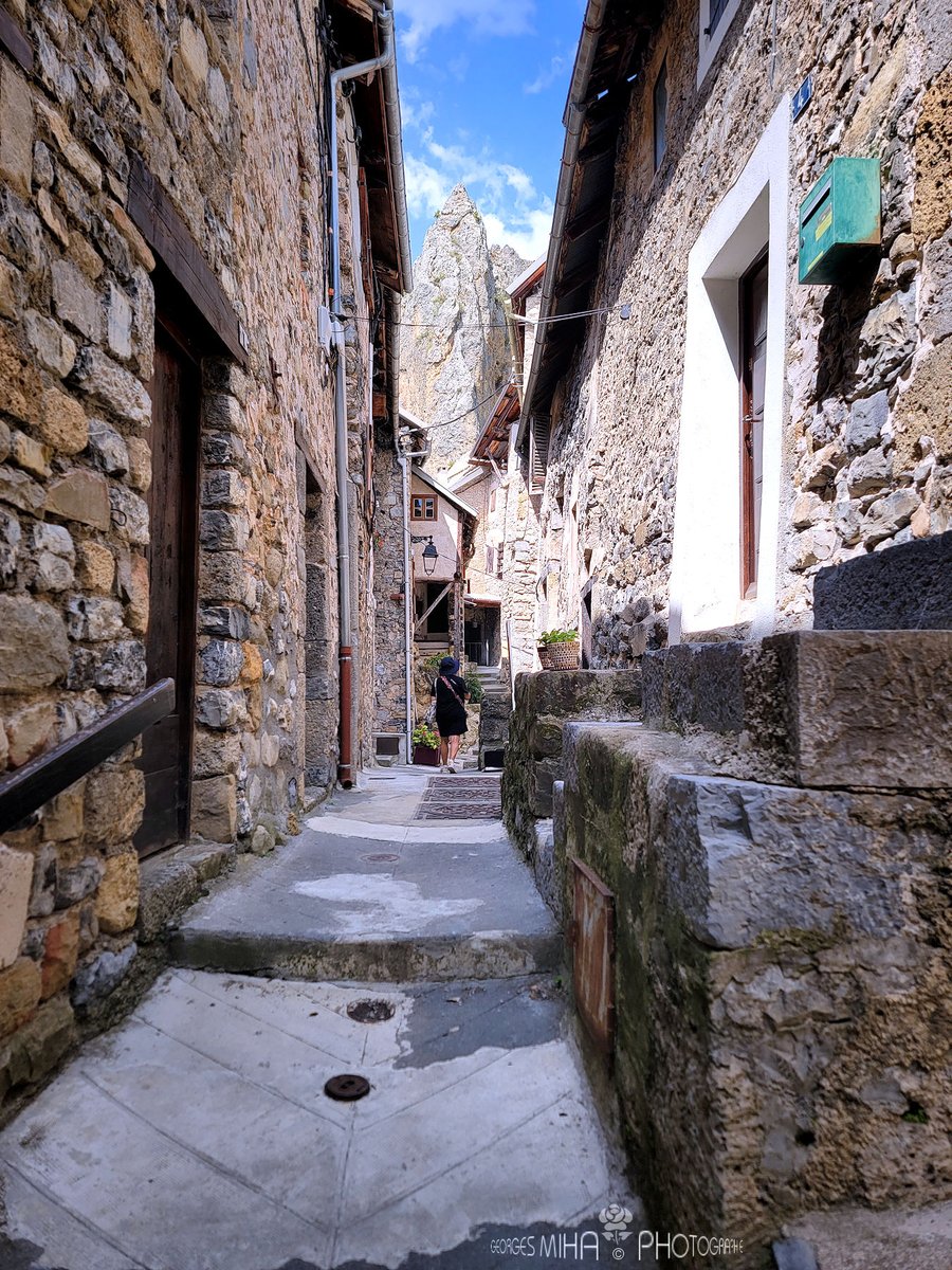 geozine_'s tweet photo. Péone 06, village connu pour ses « demoiselles », des aiguilles dolomitiques, qui semblent veiller sur les maisons.
@VisitCotedazur @ExploreNCA #Valberg #péone #ilovepéone #Beuil #CotedAzurFrance #georgesmiha #geozine #AmbassadeursCotedAzurFrance #ExploreNiceCotedAzur https://t.co/oNn42VE7a3