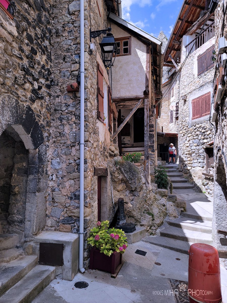geozine_'s tweet photo. Péone 06, village connu pour ses « demoiselles », des aiguilles dolomitiques, qui semblent veiller sur les maisons.
@VisitCotedazur @ExploreNCA #Valberg #péone #ilovepéone #Beuil #CotedAzurFrance #georgesmiha #geozine #AmbassadeursCotedAzurFrance #ExploreNiceCotedAzur https://t.co/oNn42VE7a3