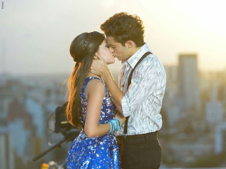 sofigrecc0_'s tweet image. che me tienen cansadas las fans de Soy Luna diciendo que Lutteo no va a ser real en la temporada 4, ustedes realmente se piensan que se van a atrever a hacer eso? Por favor, lo dudo muchísimo. En el caso muy hipotético de que sea así el final canon es la T3. #SoyLuna #SL4