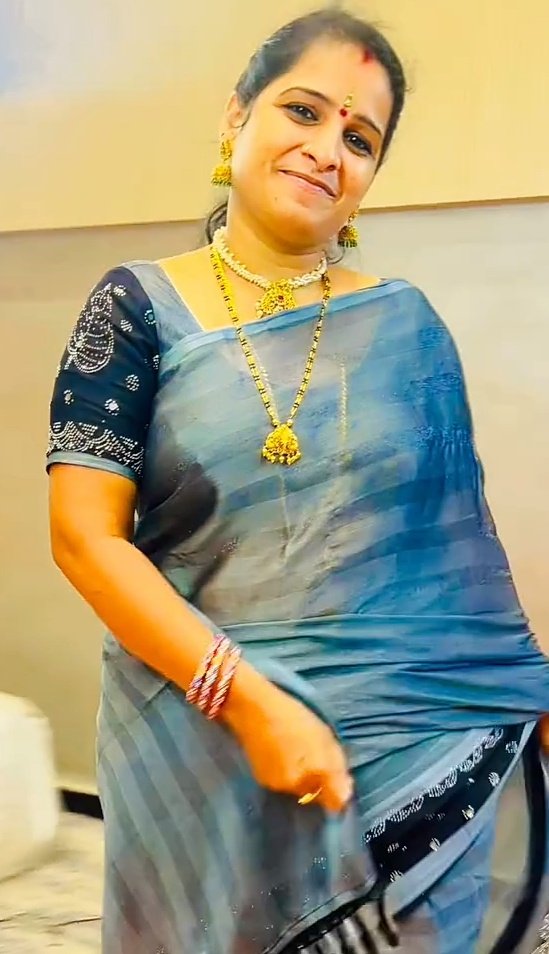 INSTAGRAM SOOTHU AZHAGIS 🍑💋🥵 
Iva seriyana soothu munda 
Marriage ku bra kuda poda verum jacket transparent saree oda poi Iruka
Nipple apdiye theridhu 🍑💋 nerla pathavan la kuduthu vechavanunga 😉🍑💋 
Next post la avaloda virinji kundi azhaga papon
