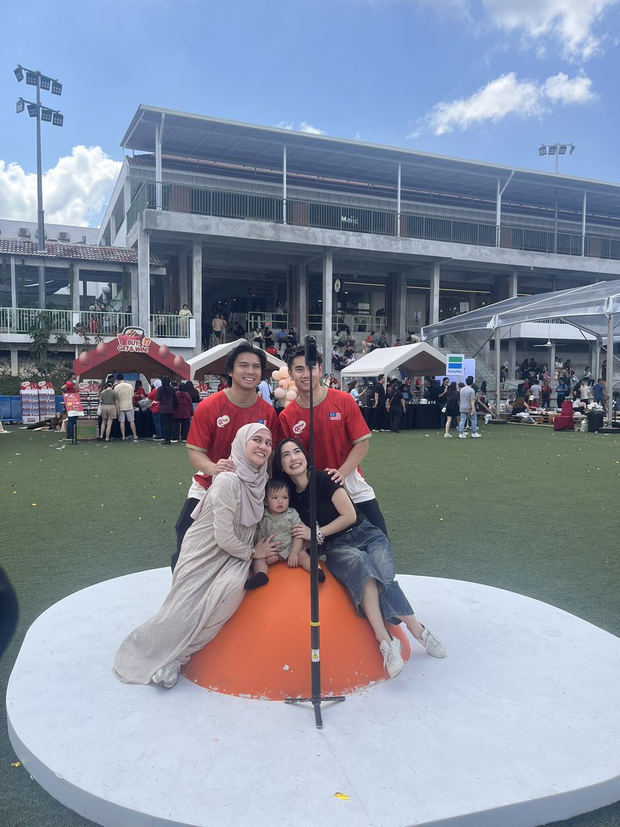 Lieya1118_'s tweet photo. Lovely &amp; Precious FeiDin’s family 🤍 May Allah protect their bond forever 🫳 https://t.co/HlwMblp42g