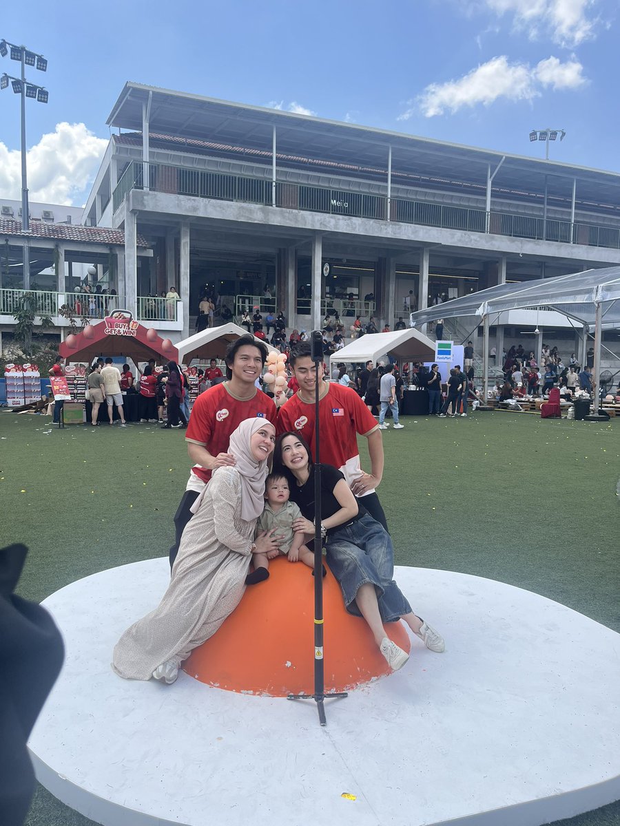 Lieya1118_'s tweet photo. Lovely &amp; Precious FeiDin’s family 🤍 May Allah protect their bond forever 🫳 https://t.co/HlwMblp42g