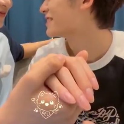 มือสวย ๆ แบบนั้น 😭