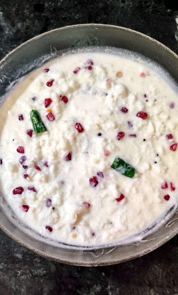 swapna20jain's tweet photo. Curd rice: the best makeover for leftover rice. 💛
#ComfortFood #LeftoverMagic #SouthIndianCuisine
#thayirsadam #probiotics
#nutrition #LunchBreak https://t.co/50haHzsIeq