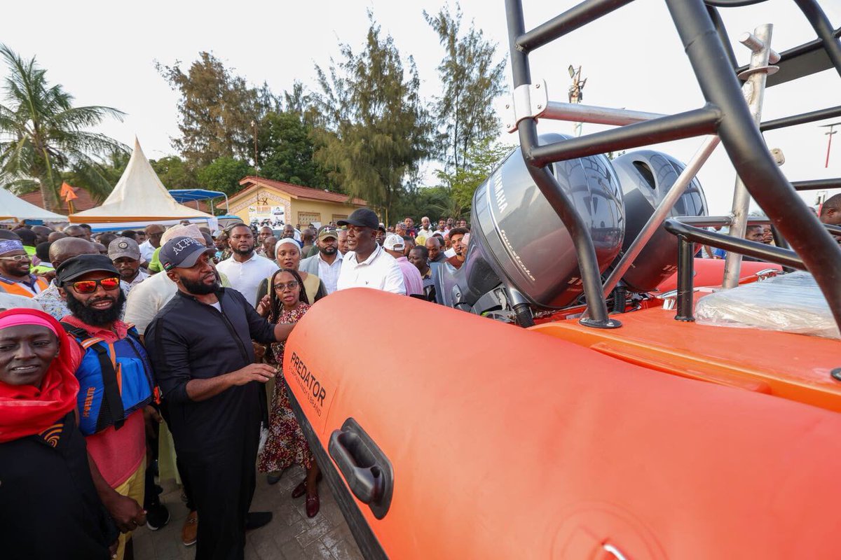HassanAliJoho's tweet photo. I launched a sea rescue boat that will enhance ocean surveillance and ensure timely responses to maritime emergencies. 

The boat has been procured through the Kenya Maritime Authority, which will oversee its management together with 3 other patrol boats from the Fisheries Department

I also inspected the construction of a fish market in Malindi town, a project that will significantly promote value addition and improve market access for fish and fish products in the region.

I was accompanied by  Kilifi Governor H.E @GideonMungaroM, MPs Hon. Amina Mnyazi (Malindi) and Hon. Paul Katana (Kaloleni), Principal Secretaries Ms @PS_Betsy_Njagi (Blue Economy and Fisheries) and Mr. @fikirini_jacobs (Youth Affairs and Creative Economy) as well as other national and county leaders.