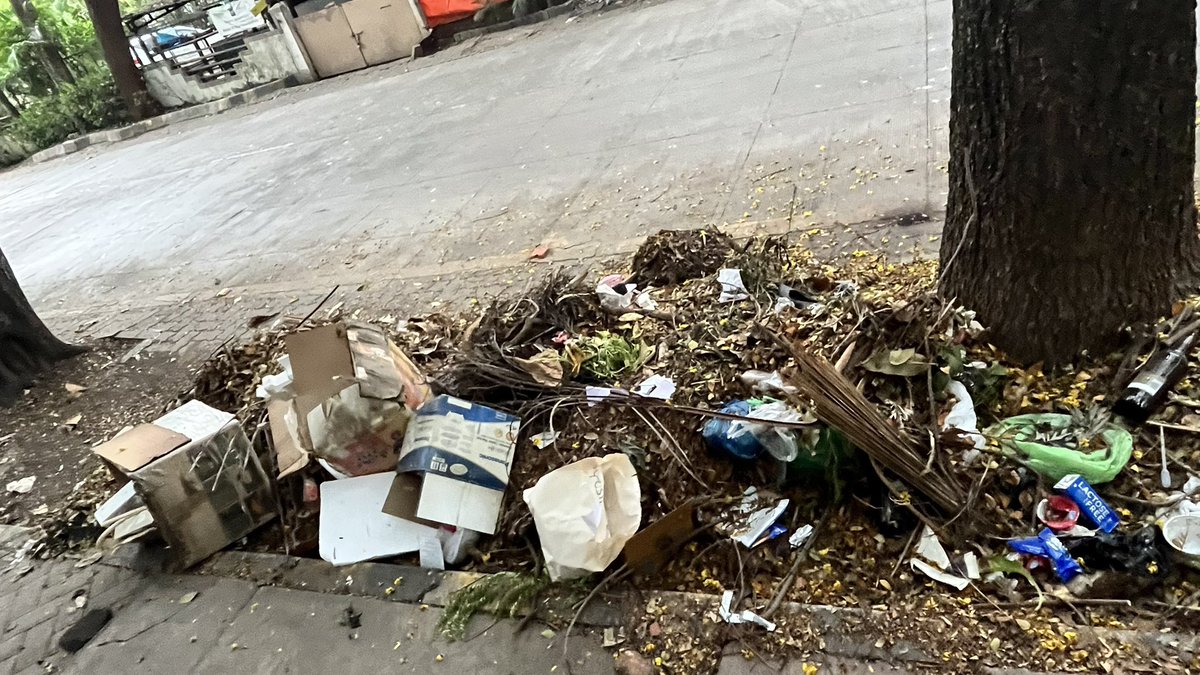 clean_pune's tweet photo. @PMCPune Garbage at many places in Pune @urbansbm fails @mohol_murlidhar #fixthebasics Stop spending money on costly riverfront project Have proper garbage removal plan Ward  officers be accountable location ICS colony OPP Ramkunj 411007 @SidShirole @ChDadaPatil @madhurimisal https://t.co/EE76N0I0mA