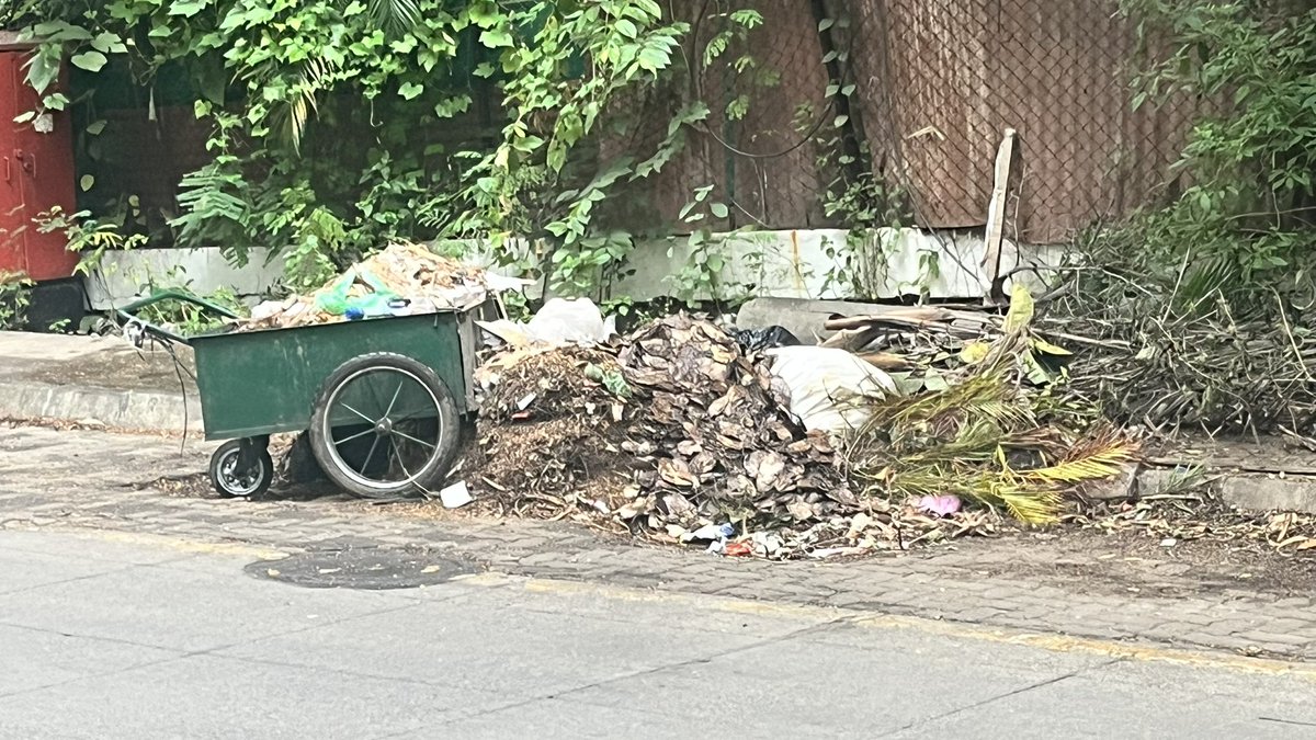 clean_pune's tweet photo. @PMCPune Garbage at many places in Pune @urbansbm fails @mohol_murlidhar #fixthebasics Stop spending money on costly riverfront project Have proper garbage removal plan Ward  officers be accountable location ICS colony OPP Ramkunj 411007 @SidShirole @ChDadaPatil @madhurimisal https://t.co/EE76N0I0mA