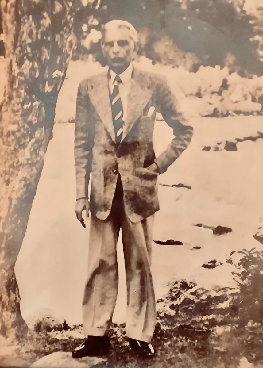 Asad_Umar's tweet photo. اشتہار میں تصویر جس مرضی کی لگا لیں،  اس قوم کا قائد اعظم ایک تھا، ایک ہے اور ایک رہے گا https://t.co/lRIVkMD9qE