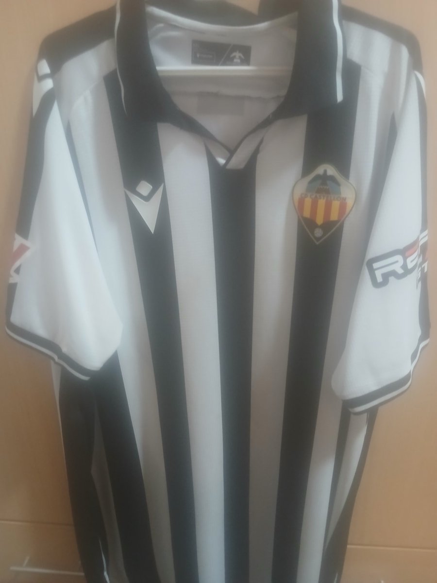 Robbyy10's tweet photo. Porqué ningún soñandor es demasiado pequeño, ni ningún sueño es demasiado grande...vamos con todo @CDCastellon @haralabob @LaLiga2 https://t.co/fxVpKwavT3