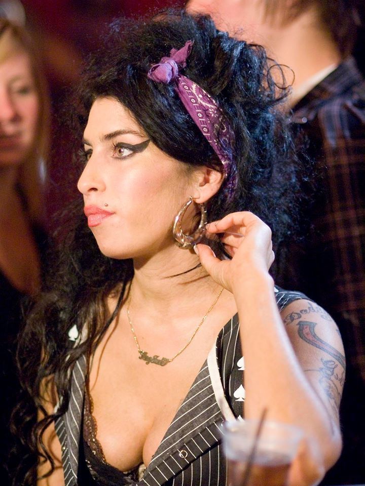 austria63amy's tweet photo. Amy Winehouse ⚘️ https://t.co/xHT4SZAsfV