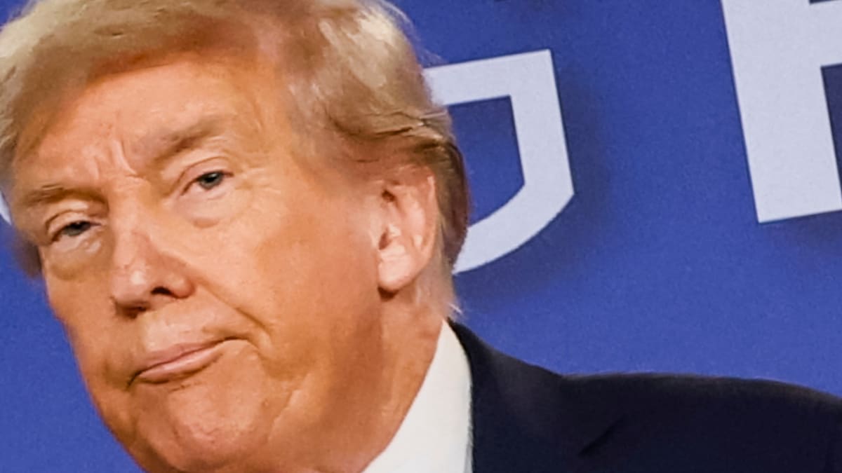 welt's tweet photo. Experte für Körpersprache – „Trump wirkte frustriert und energielos“ https://t.co/neB1xe3epa https://t.co/17lpsp1iS6