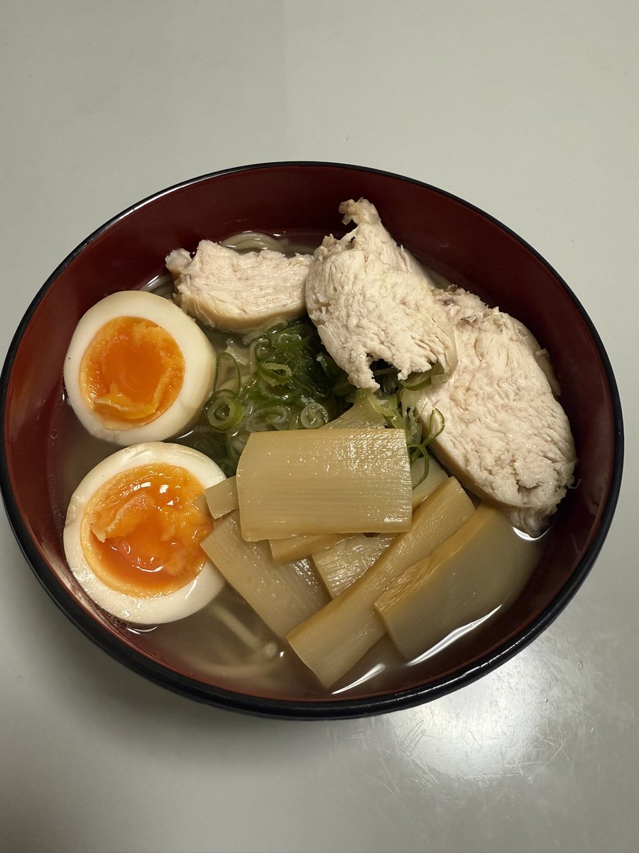 ラーメン🍜
スープも自分で作ってみました

美味しくないです
自炊すると必ずお腹壊します
