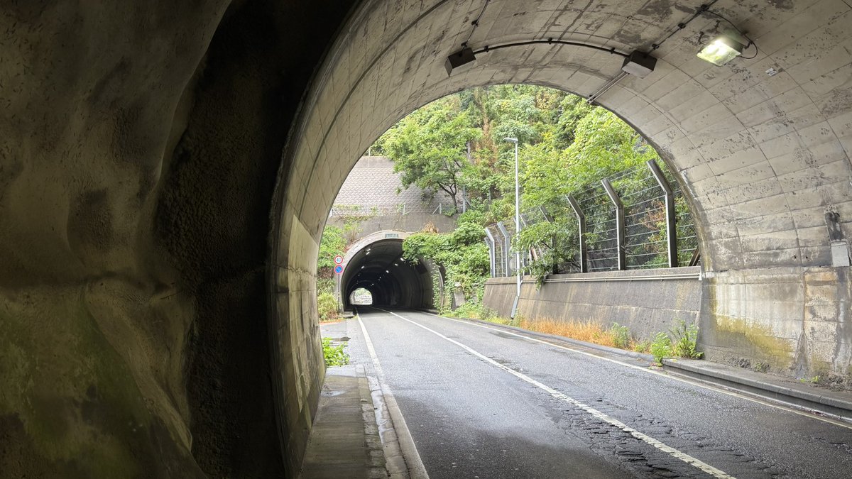 Oldroutewalker's tweet photo. トンネル通過中に強烈な違和感を覚えたので、慌てて車を停めて現場確認しに行く。 https://t.co/TStqazITNg
