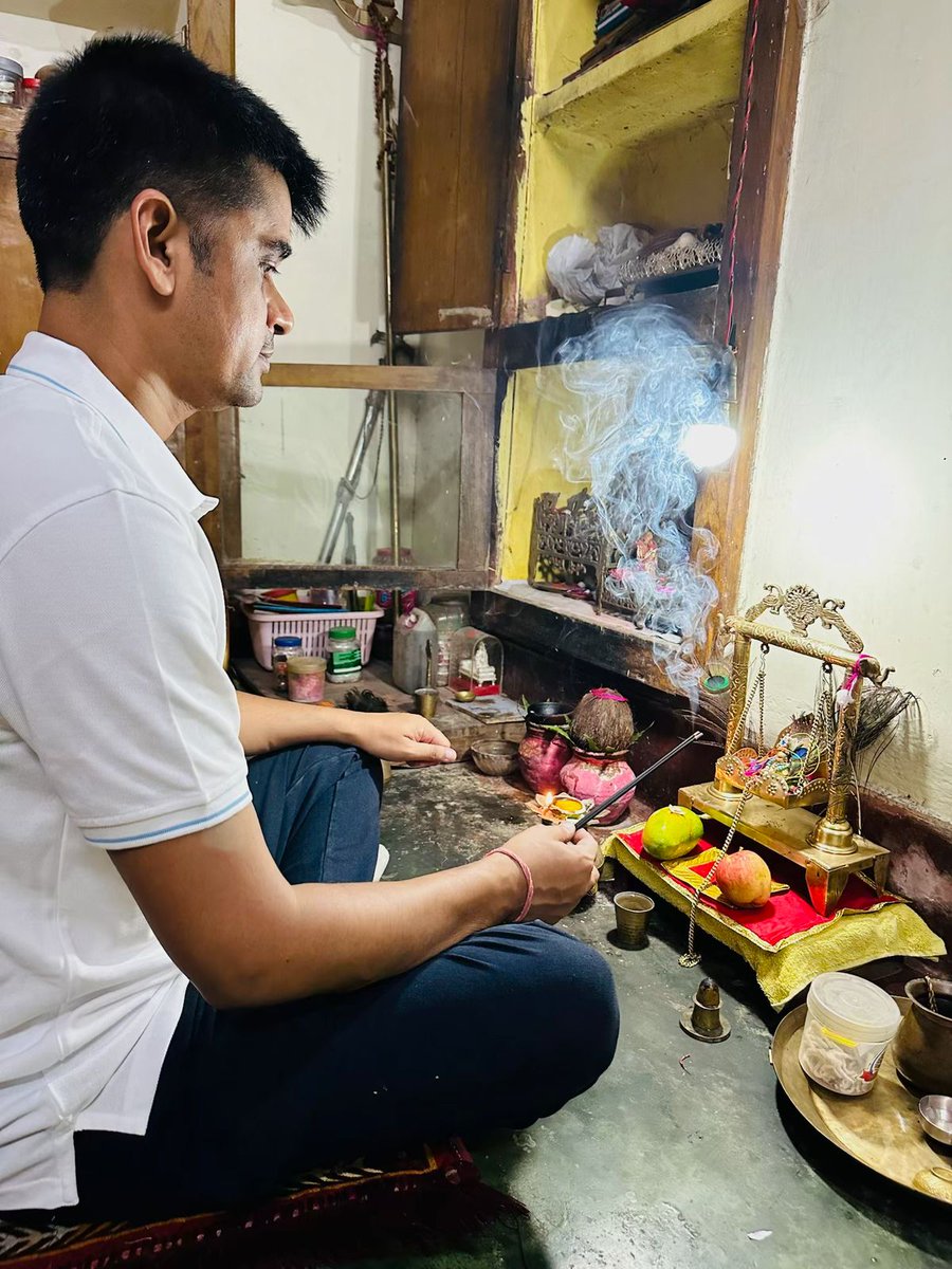 vibhashsthakur's tweet photo. For one who sees me everywhere and sees everything in me, I am never lost, nor is he ever lost to me..
Stand firm like Arjuna; trust your Krishna ❤️
Happy Janmashtmi to everyone ✨
#happyjanmashtami❤️ 🙏
#vibhash #raigarh #india #krishna #krishnajanmashtami #radhakrishna https://t.co/fITXamiE0i
