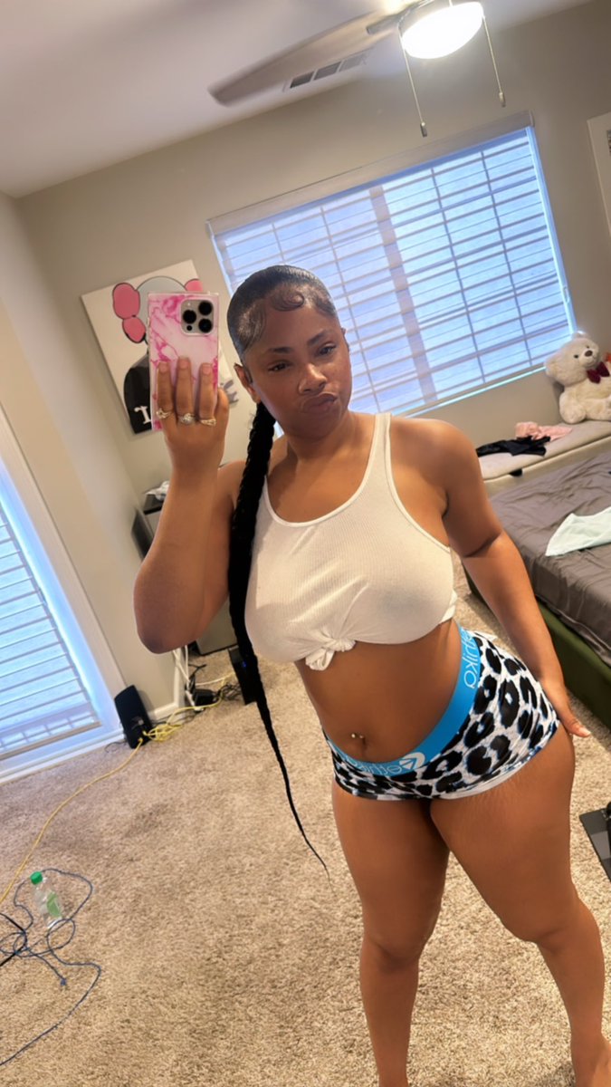 Kzayebaby1's tweet photo. 💋💋💋💋💋 https://t.co/yEMOwg3Wj2