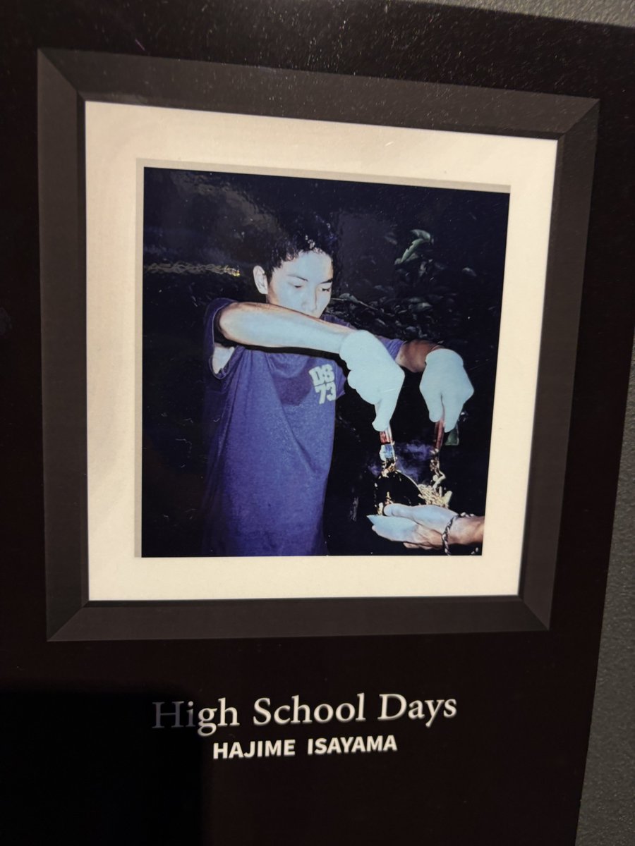 これはミュージアムに飾られている
焼きそばを盛り付ける若かりし頃のisym先生
（なんだこの展示）