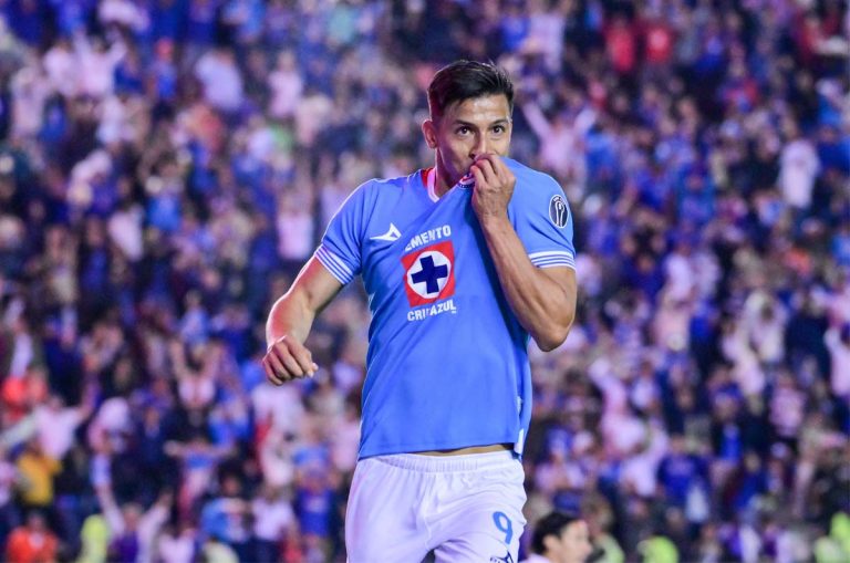 jorgeluazul's tweet photo. Ángel Sepúlveda siente los colores de Cruz Azul 🩵 #AmorAzul
@AngelbsepuAngel https://t.co/LRAlhTed08