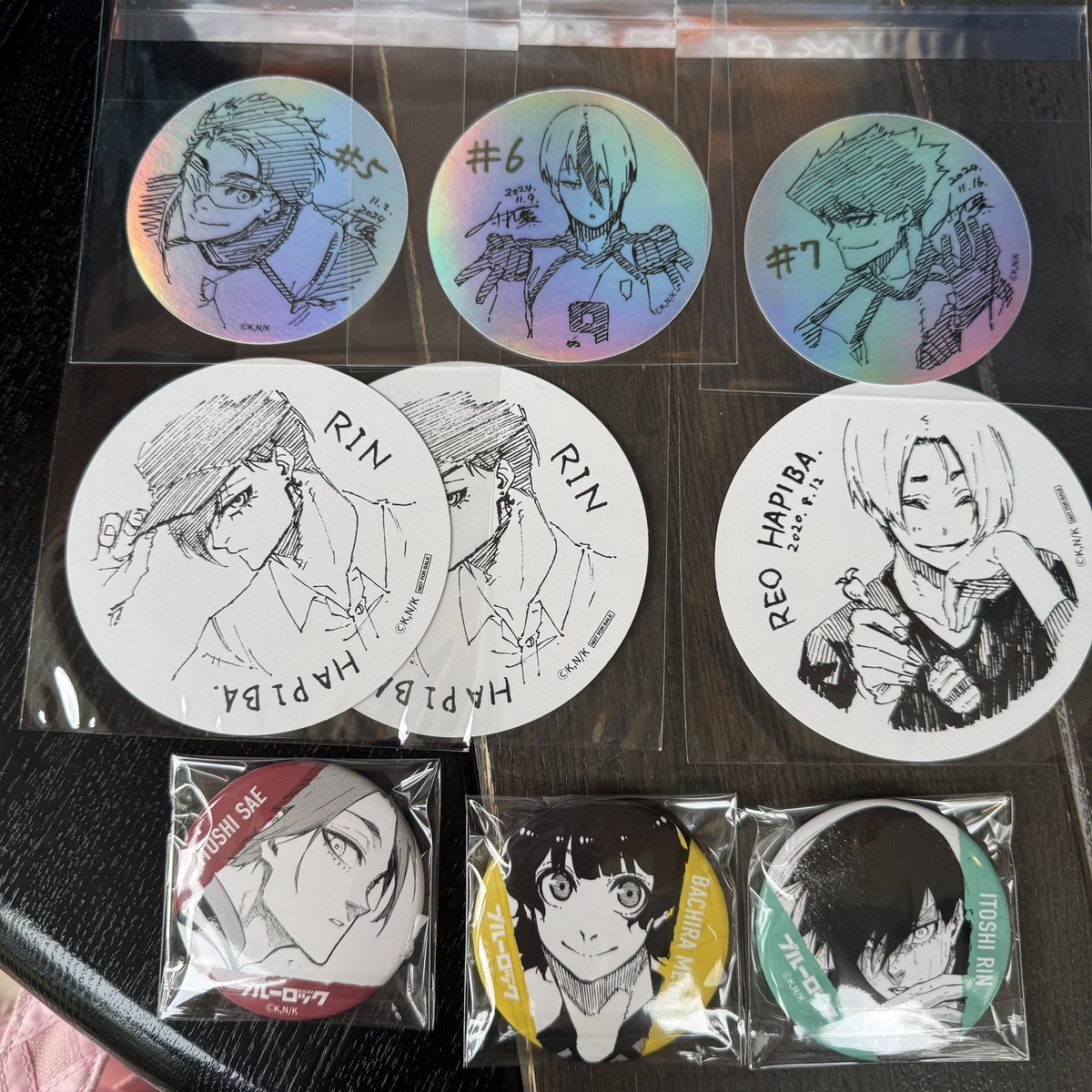 tag_cgr_'s tweet photo. 【交換】 ブルーロック ブルロ 伊勢丹 

譲：
ステッカー▶︎雪宮〇.乙夜〇.烏
コースター▶︎☆凛2.☆玲王
缶バッジ▶︎蜂楽〇.凛.冴

求：千切

☆は条件厳しめです。〇全て決まるまでは〇含む2:2〜の交換のみ。
本日17時頃まで、現地付近での交換希望です。
よろしくお願いいたします🙇🏻‍♀️ https://t.co/zUBrEpV7Ey