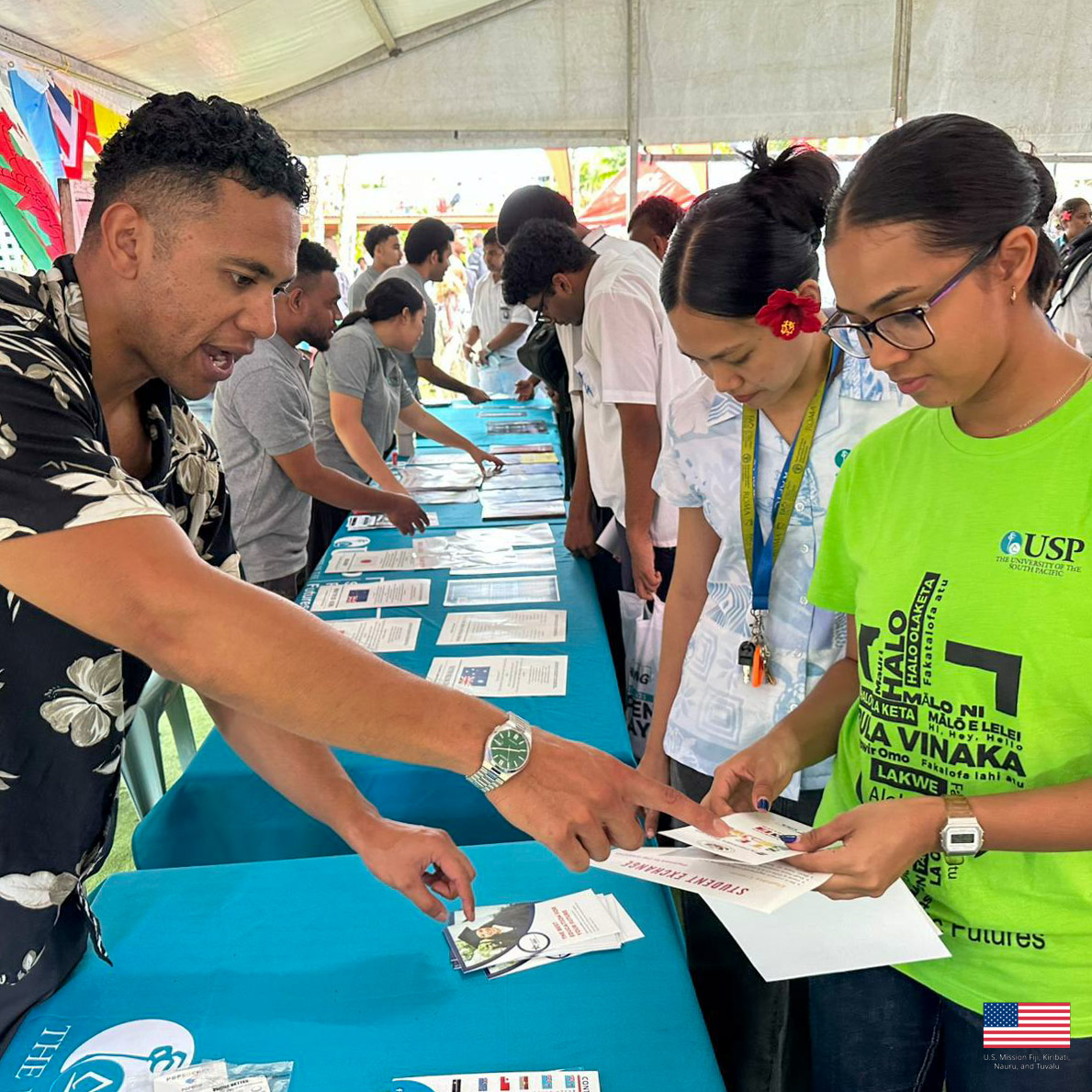 USEmbassySuva's tweet image. 🇺🇸🎓🇫🇯 Our team enjoyed meeting with students at the @UniSouthPacific Open Day to share more about our exchange programs and opportunities to #StudyWithUS! Vinaka vakalevu to everyone who visited our booth 😍 #KPMGUSP2025OpenDay