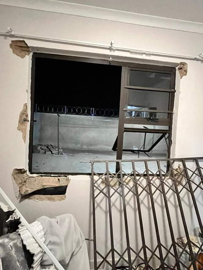 vaaldamme's tweet image. Normal day in South Africa. But we spent R700 mil on a talk show.