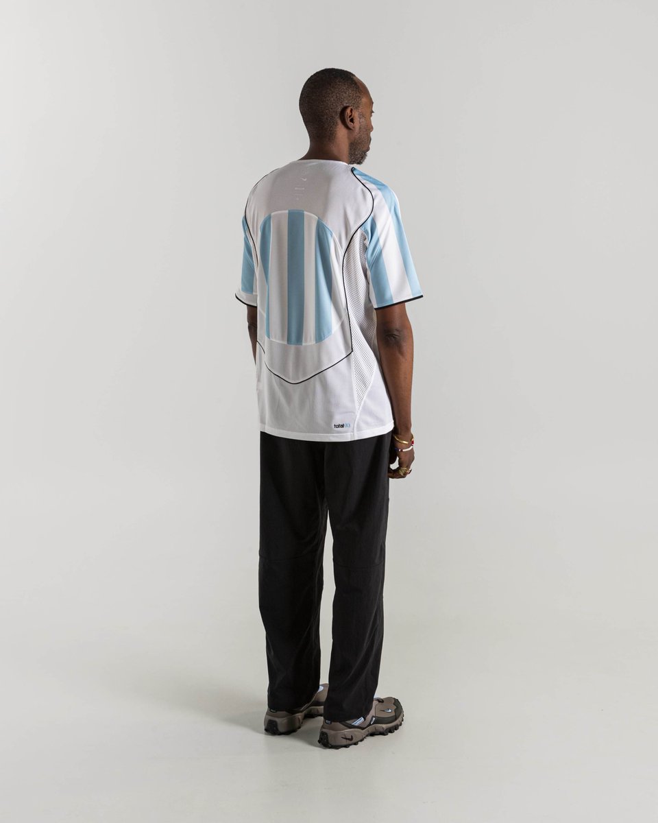 The soccer jersey phenomenon lives on with the T90 Energy jersey, and Nike are probably the most equipped to do so, it is their jurisdiction after all.

#uptherestore #nike #t90