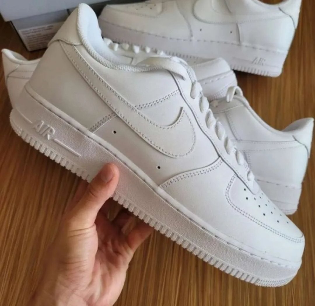 mryoez's tweet photo. Temukan Air Force 1 Low '07 Triple White || all white black red flax harganya Rp1.500.000 ! Coba buka link-nya, deh: https://t.co/82QT6l9W6Y https://t.co/zZC4AHA7dm