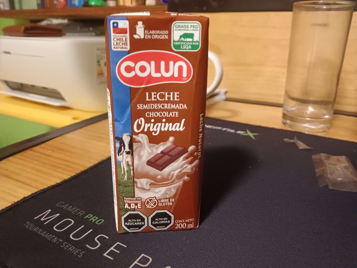 Nozesow's tweet photo. @Desol3_ @ColunLeche Hola oomf todavía puedes comprar la original, no se si es verdaderamente la original pero parece que es diferente a la de chocolate normal. Adjunto imagen de la cajita de leche https://t.co/0pMZa1kYjd