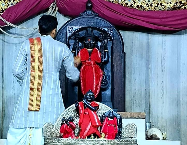 🚩 !!श्री द्वारकेशो जयति!!
🛕  आज दिनाँक 16अगस्त 2025 *श्री कृष्णजन्माष्टमी पंचामृत अभिषेक दर्शन* राजाधिराज ठाकुर श्रीद्वारिकाधीश जी महाराज, मथुरा।।
श्री हरिः ।।हे नाथ! मेरे नाथ ! मैं आपको भूलूँ नहीं !!
