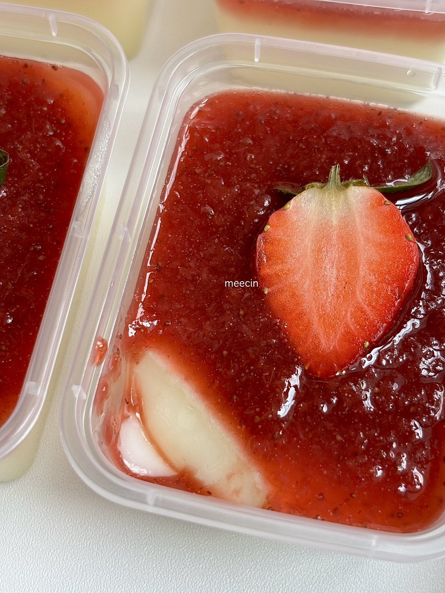 meecin_'s tweet photo. Aku bikin pudding strawberry untuk memeriahkan #Weekend17an enak banget ya Allah dimakan dingin-dingin rasanya manis, asam, segar Allahumma Bariik.
૮₍ ´ ꒳ `₎ა🍮🍓🇮🇩 https://t.co/p0daYOQhwB