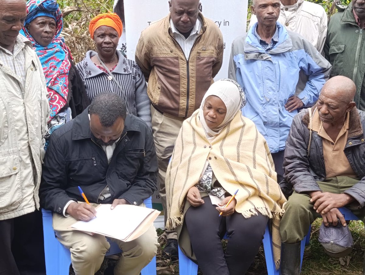 Big News for Mwanda.

CDA  has officially Launched the Expansion &amp; Desiltation of Mwanda (Mwalashi) Dam!

CDA Chairman Mzee Mwinyi Mzee has officially launched the expansion and desiltation of the Mwanda Dam, with a capacity of 10,600 m³. The project is set to significantly