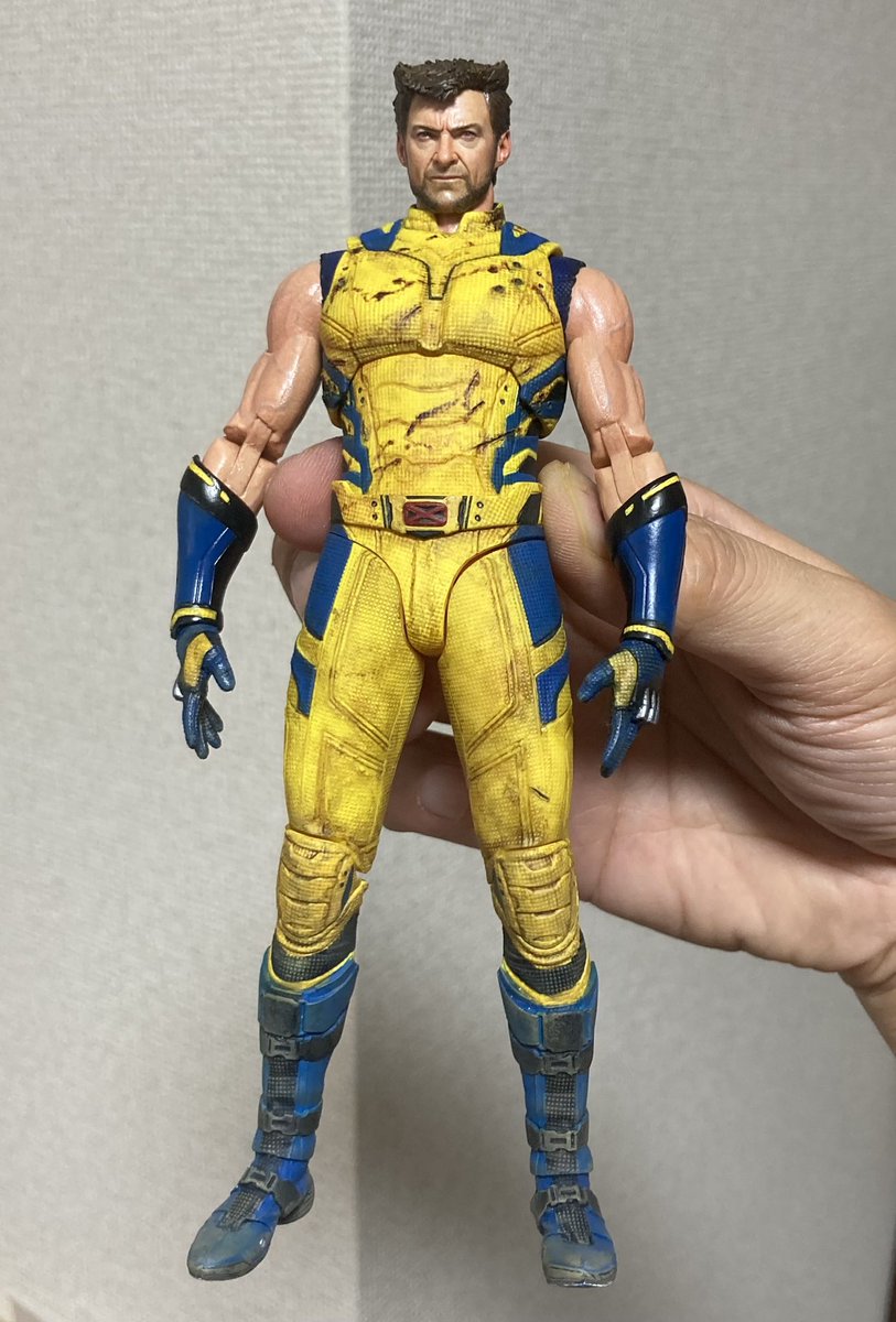 smallrepaint's tweet photo. ZDTOYS ウルヴァリン　

ガントレットを塗り終え組んでみました
ハンドパーツは平手しか塗装していませんがひとまず完成にします

１年くらい掛かってしまいましたが、カスタムヘッドも下半分は改造してより正確な顔に改修し、体型のほうもじっくり詰めていくことが出来ました
#アメトイカスタム https://t.co/VDoGRQwPVS