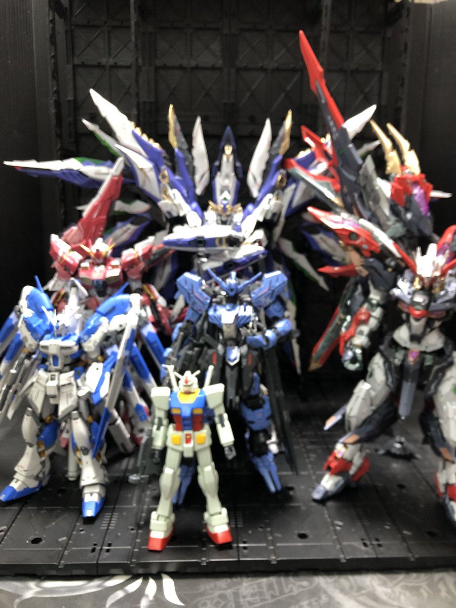 _moku__moku___'s tweet photo. 背比べ
天幕　1/72
ネメシス　1/100
ALKAID PINK-II  1/100
MGガンダムヴィダール　1/100
RG Hiνガンダム　1/144
EG ガンダム　1/144
ガンダムがすごく小さく見える
#ガンプラ 
#SKYDEFENDER 
#天幕 
#プラモデル
#Japan #日本 #おもちゃ屋モック #駄菓子 #岩見沢 #おもちゃ屋 #北海道 #駄菓子屋 https://t.co/TitzKHCfWY