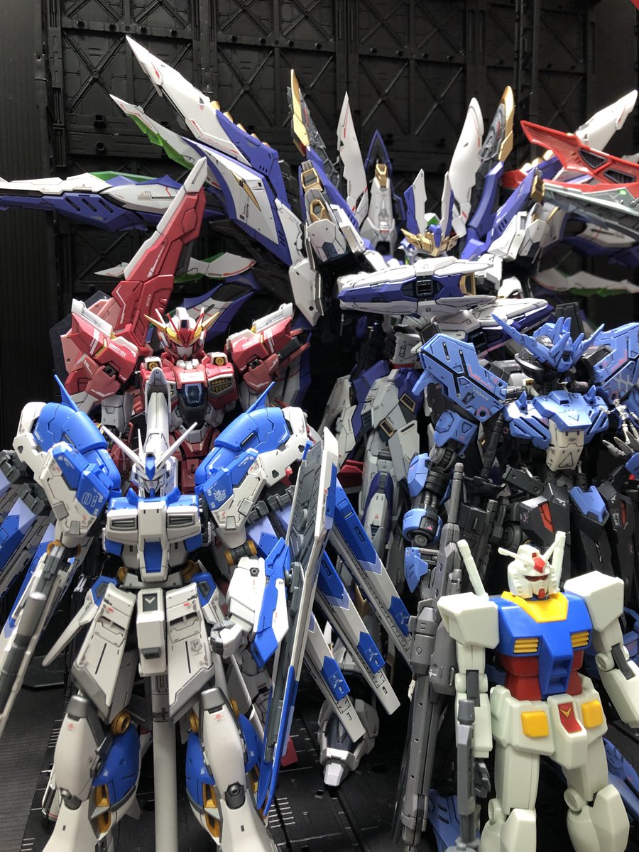_moku__moku___'s tweet photo. 背比べ
天幕　1/72
ネメシス　1/100
ALKAID PINK-II  1/100
MGガンダムヴィダール　1/100
RG Hiνガンダム　1/144
EG ガンダム　1/144
ガンダムがすごく小さく見える
#ガンプラ 
#SKYDEFENDER 
#天幕 
#プラモデル
#Japan #日本 #おもちゃ屋モック #駄菓子 #岩見沢 #おもちゃ屋 #北海道 #駄菓子屋 https://t.co/TitzKHCfWY