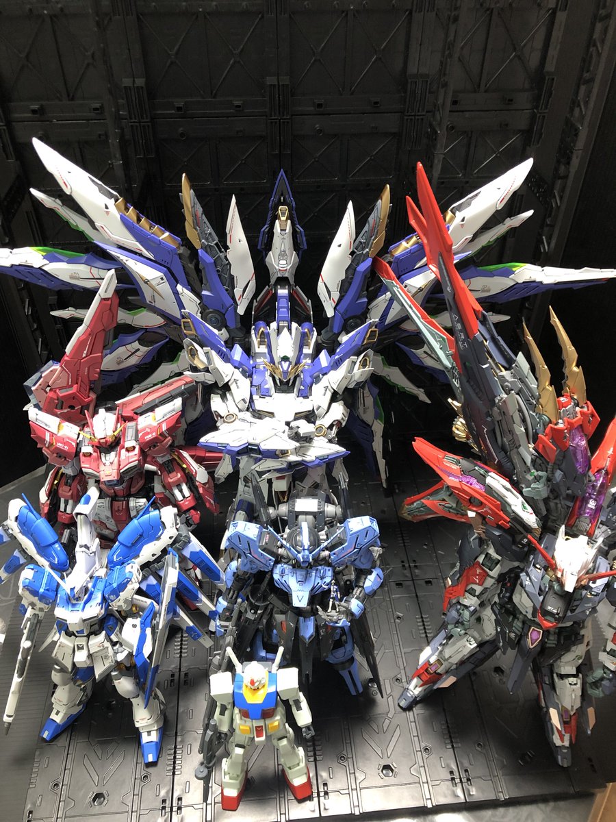 _moku__moku___'s tweet photo. 背比べ
天幕　1/72
ネメシス　1/100
ALKAID PINK-II  1/100
MGガンダムヴィダール　1/100
RG Hiνガンダム　1/144
EG ガンダム　1/144
ガンダムがすごく小さく見える
#ガンプラ 
#SKYDEFENDER 
#天幕 
#プラモデル
#Japan #日本 #おもちゃ屋モック #駄菓子 #岩見沢 #おもちゃ屋 #北海道 #駄菓子屋 https://t.co/TitzKHCfWY