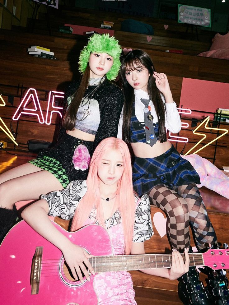 Yeseoyes9's tweet photo. HONESTLY 🎸🩷
#BLUE_Streaming https://t.co/odvwnHLttn