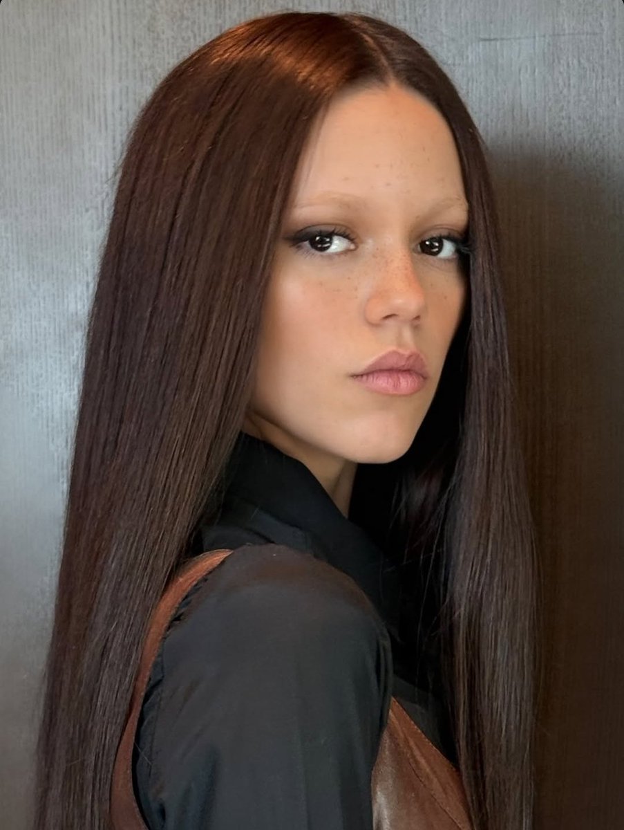 Roxdk7's tweet photo. SHE LOOKS SO GOOD...... HER HAIR https://t.co/Z5A2yztnWy