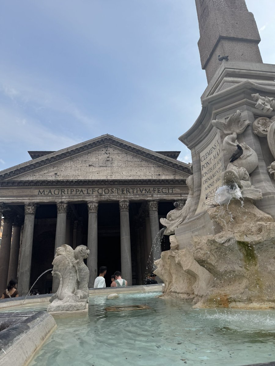 inancweb3's tweet image. Chilling with Puffpaw Vape at the Pantheon 🍹🏛️ 🇮🇹
