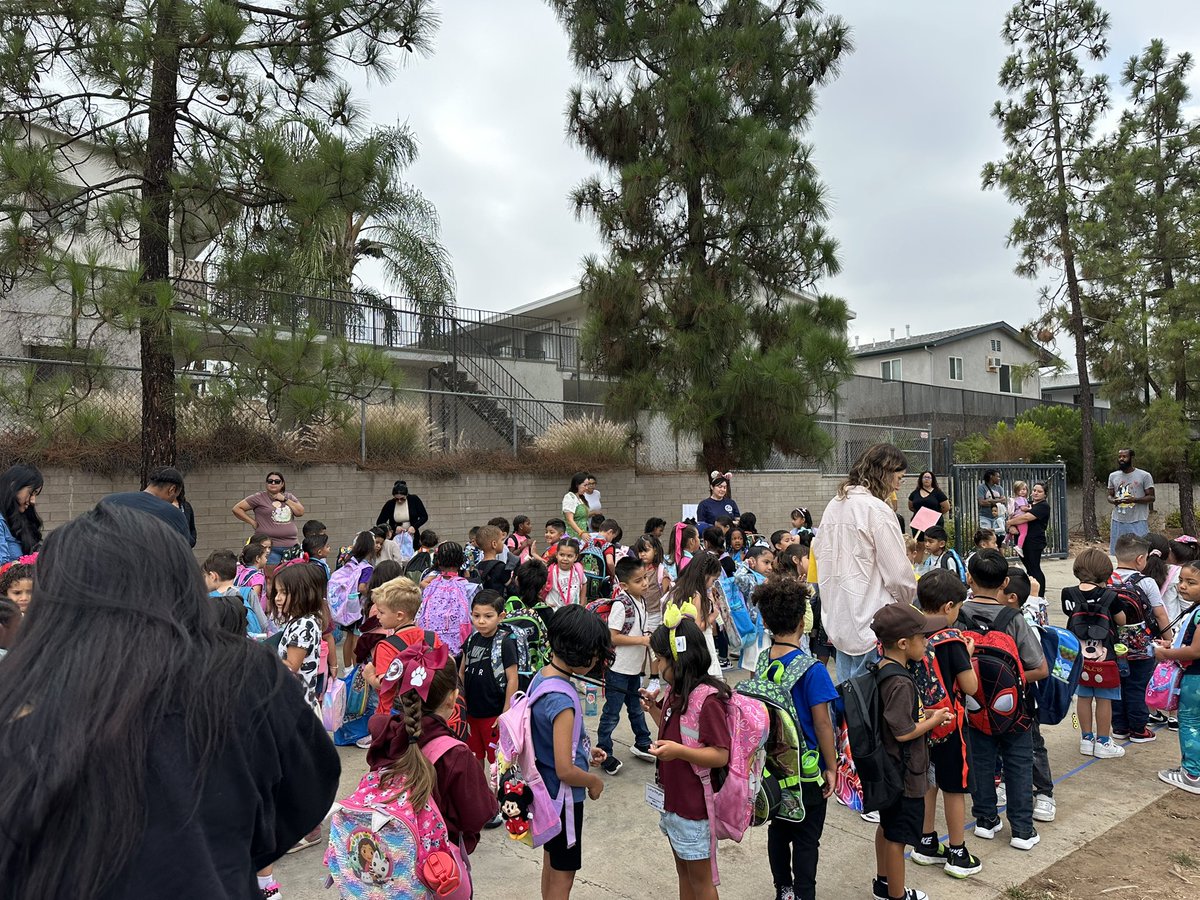 DirectoraDanya's tweet photo. Our first week of the school year is in the books! 🐺✨ Extra special shoutout to our kinders who wrapped up their very first week as Lobos @BostoniaGlobal today—the beginning of an amazing journey ahead! @CajonValleyUSD @davidmiyashiro @NerelWinter 💙 #YouBelong https://t.co/oJNlZarFIr