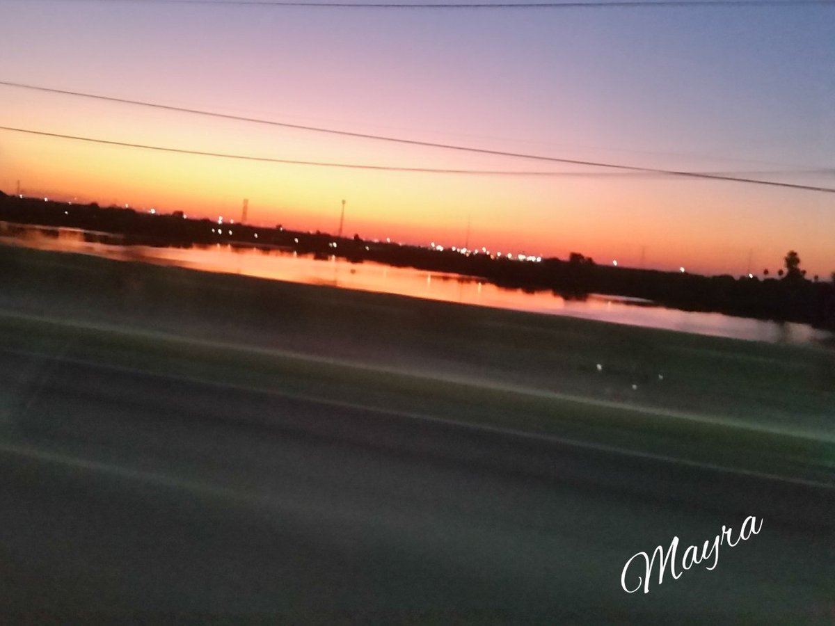 MayDG05's tweet photo. Así el atardecer hoy 💛🌥💛
Me encantó 💕 lindo y bendecido fin de semana 🙏🏻 
#sunsetfire 🌥
#Sunset_Shimmer ✨️
#photoofthedey 📲
#Friday #Weekend 🤗
#FelizFinDeSemana 🫠🫶 https://t.co/v9K0kI0ydW