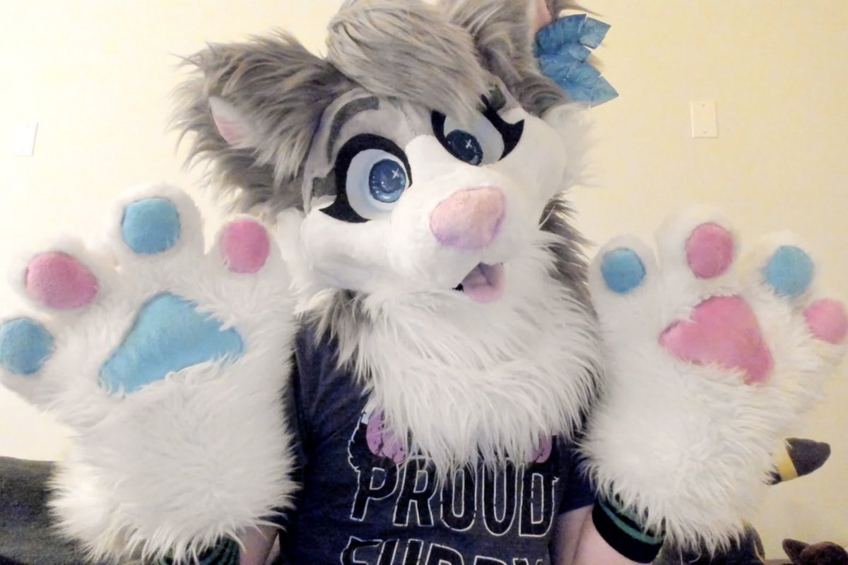 KantoKit's tweet image. I had to pop back on for a moment to thank Alecbo for the amazing gifts from Throne!! I never would have expected anything after being away so long, but it means so much to know I’m still remembered. Honestly made me tear up a bit… You truly made my week!

P.S. Read ALT ;3