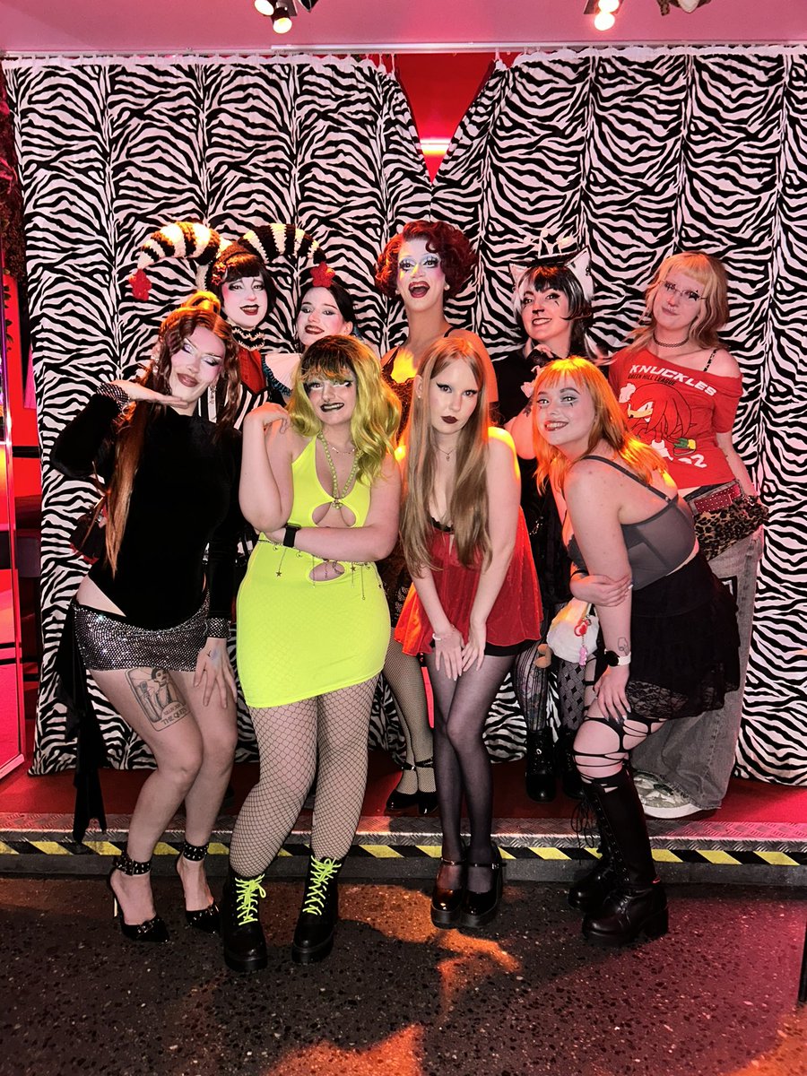 OOMFCHELLA IS REAL ‼️‼️‼️‼️‼️
<a href="/suzietoot/">Tootsie Scooter</a>