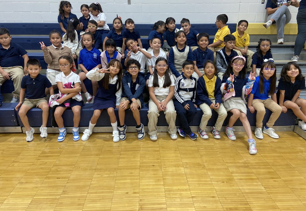 LisaAlarcon75's tweet image. Great way to start off the year!! PBIS success💕
#TheColtWay
#DesertWind
 #PBIS 
#SISD