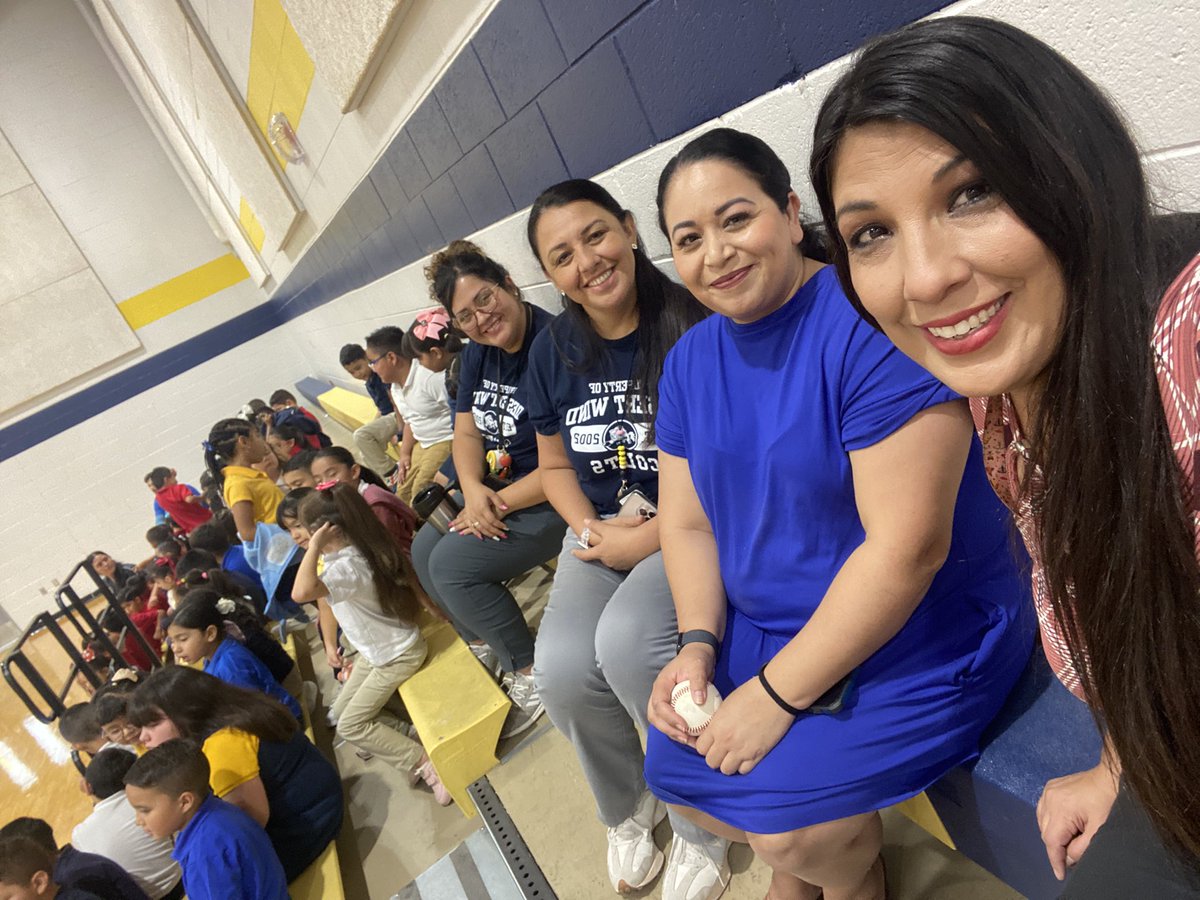 LisaAlarcon75's tweet image. Great way to start off the year!! PBIS success💕
#TheColtWay
#DesertWind
 #PBIS 
#SISD