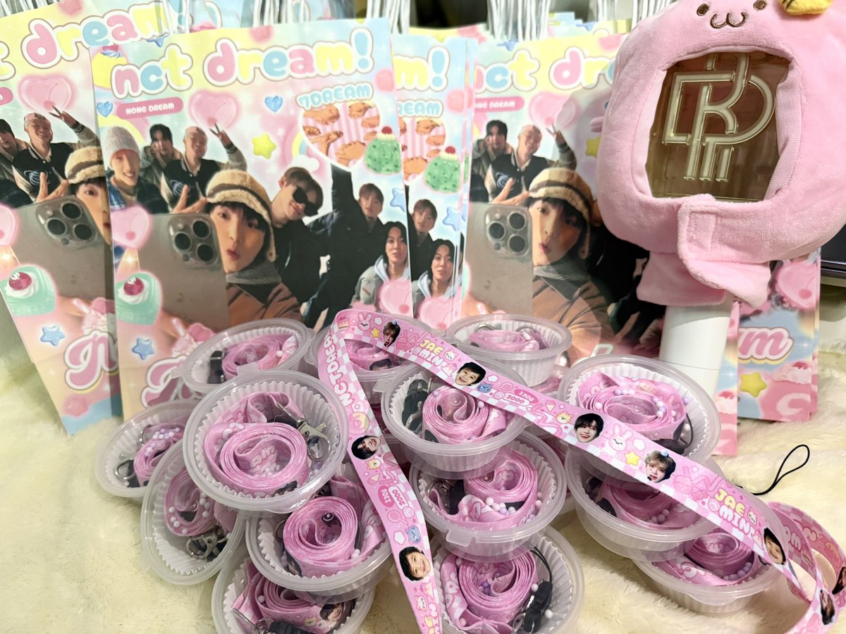 ttenentt's tweet image. สวัสดีค่าา ใครมาคอนน้องดรีมแวะรับกอว.เราได้นะคะ (ขนไป1ลังเต็มๆ🥹🥹) เดี๋ยวเราแจ้งสถานที่ 1ชม. ก่อนแจกนะคะทุกคนจะได้มาทัน มารับกันเยอะๆน้่าาาาาา 

#THEDREAMSHOW4_in_BKK
#NCTDREAM_THEDREAMSHOW4_BANGKOK
#NCTDREAM_THEDREAMSHOW4_in_BKK